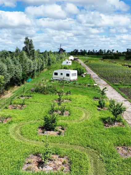 Voedselb)s Juli25 Dji 0336 (0 00 15 04) Copy